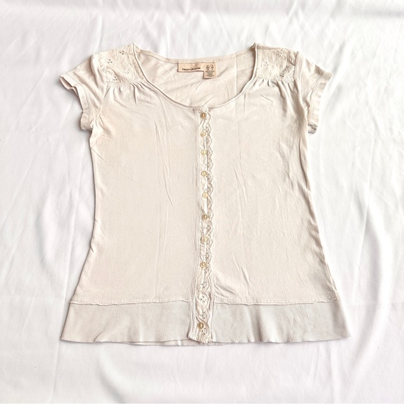 The Cottage Coquette Button Baby Tee 🐚 by DKNY Jeans; Size Small - Picture 1 of 8